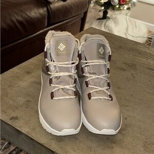 NEW Columbia Moritza waterproof womens lined winter hiking boots tan white